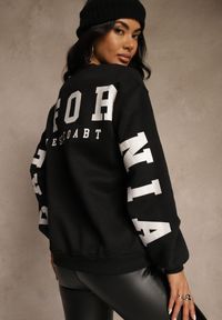 Renee - Czarna Bluza Ocieplana z Bawełną Ozdobiona Napisem Fezurra. Okazja: na co dzień. Kolor: czarny. Materiał: bawełna. Wzór: napisy, aplikacja. Styl: casual #1