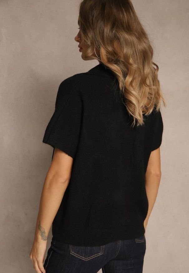 Renee - Czarny Sweter z Wełną z Krótkim Rękawem i Dekoltem V z Kołnierzem Tevirna. Kolor: czarny. Materiał: wełna. Długość rękawa: krótki rękaw. Długość: krótkie