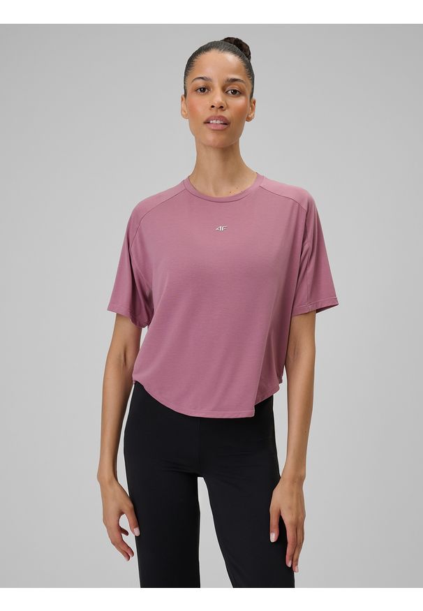 4f - 4F Koszulka do jogi regular szybkoschnąca damska - różowa L. Kolor: różowy. Materiał: dzianina, skóra, materiał. Wzór: gładki. Sport: joga i pilates