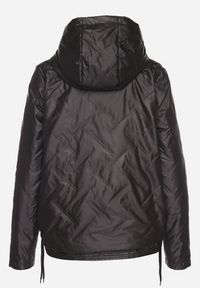 Born2be - Czarna Kurtka Pikowana z Odpinanym Kapturem i Ściągaczami po Bokach Nusarianis. Okazja: na co dzień, na spacer. Kolor: czarny. Materiał: jeans. Długość rękawa: długi rękaw. Długość: długie. Styl: casual, elegancki #5