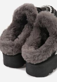 Renee - Czarne Śniegowce na Platformie Ozdobione Frędzlami i Haftem Ezivelle. Okazja: na co dzień. Kolor: czarny. Wzór: haft, aplikacja. Sezon: zima. Obcas: na platformie. Styl: casual #4