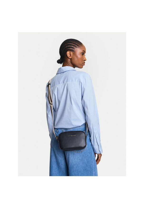 TOMMY HILFIGER - Torebka Tommy Hilfiger. Kolor: niebieski