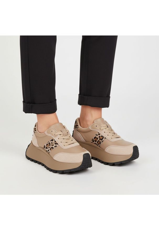 Sneakersy damskie Filippo, cholewka skóra naturalna licowa zamszowe panele sznurowanie kontrastowe wstawki z motywem zwierzęcym masywna podeszwa, beż. Okazja: na co dzień. Zapięcie: sznurówki. Kolor: beżowy. Materiał: skóra, zamsz. Szerokość cholewki: normalna. Wzór: motyw zwierzęcy