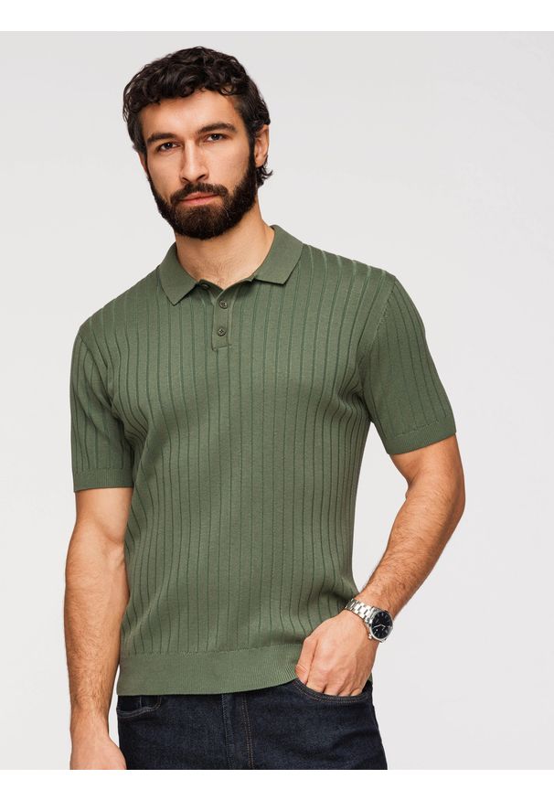 Ombre Clothing - Koszulka męska polo z wiskozą SLIM FIT w pionowy prążek – oliwkowa V4 - Rozmiar: S. Okazja: na co dzień. Typ kołnierza: polo. Kolor: oliwkowy. Materiał: wiskoza. Długość rękawa: krótki rękaw. Długość: krótkie. Wzór: prążki. Styl: casual, klasyczny