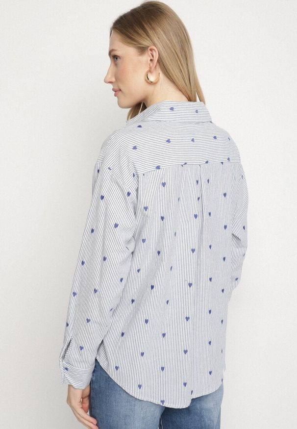 Born2be - Niebieska Bawełniana Koszula w Paski i Serduszka Fennissa. Okazja: do pracy, na spotkanie biznesowe. Kolor: niebieski. Materiał: bawełna. Długość rękawa: długi rękaw. Długość: długie. Wzór: paski. Styl: biznesowy