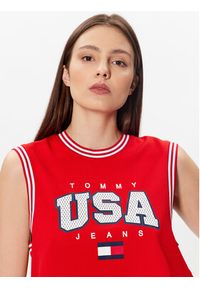 Tommy Jeans Bluzka USA Basketball DW0DW15304 Czerwony Cropped Fit. Kolor: czerwony. Materiał: syntetyk #5