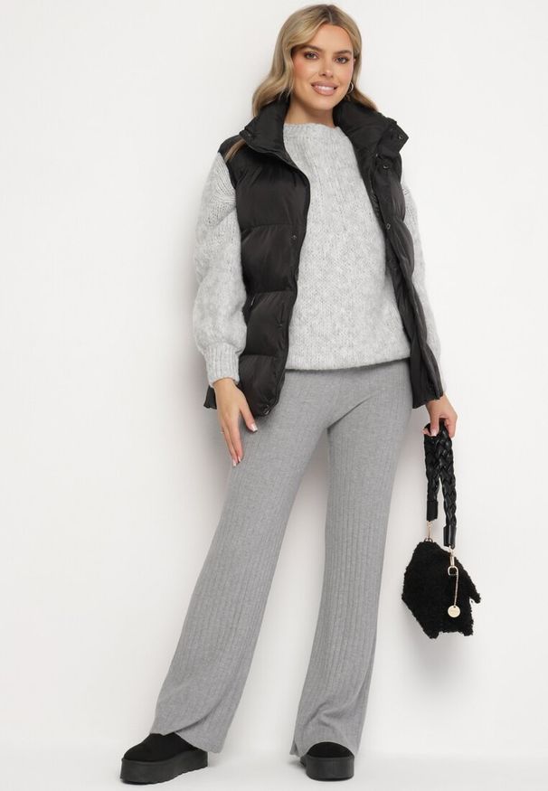 Born2be - Szare Dzianinowe Spodnie Prążkowane o Szerokim Kroju z Gumką w Talii Emalindrae. Okazja: na co dzień. Stan: podwyższony. Kolor: szary. Materiał: dzianina, prążkowany. Styl: casual, elegancki