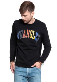 Wrangler - MĘSKA BLUZA WRANGLER LOGO SWEAT BLACK W6B6HY100. Kolor: czarny. Wzór: nadruk