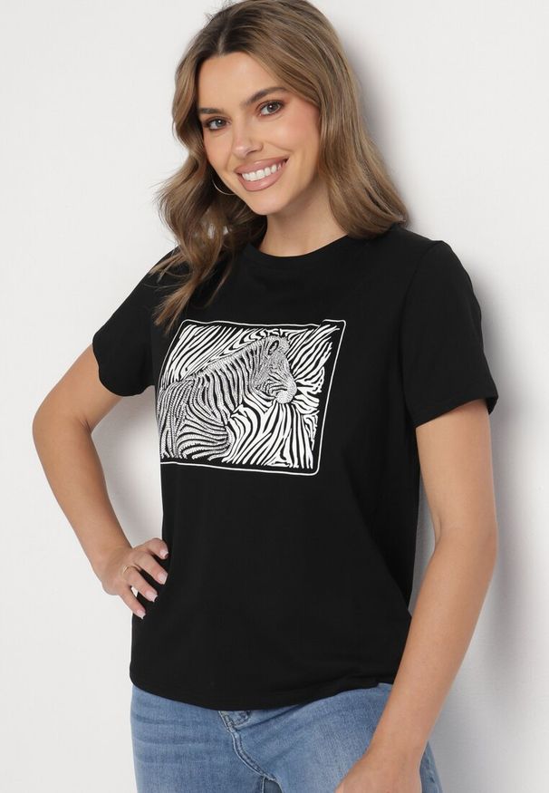 Born2be - Czarny T-shirt z Bawełny o Kroju Oversize z Nadrukiem z Zebrą Naliviel. Okazja: na co dzień. Kolor: czarny. Materiał: bawełna. Wzór: nadruk, motyw zwierzęcy. Styl: klasyczny, elegancki, casual