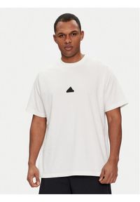 Adidas - adidas T-Shirt Z.N.E. IN7097 Biały Loose Fit. Kolor: biały. Materiał: bawełna #1