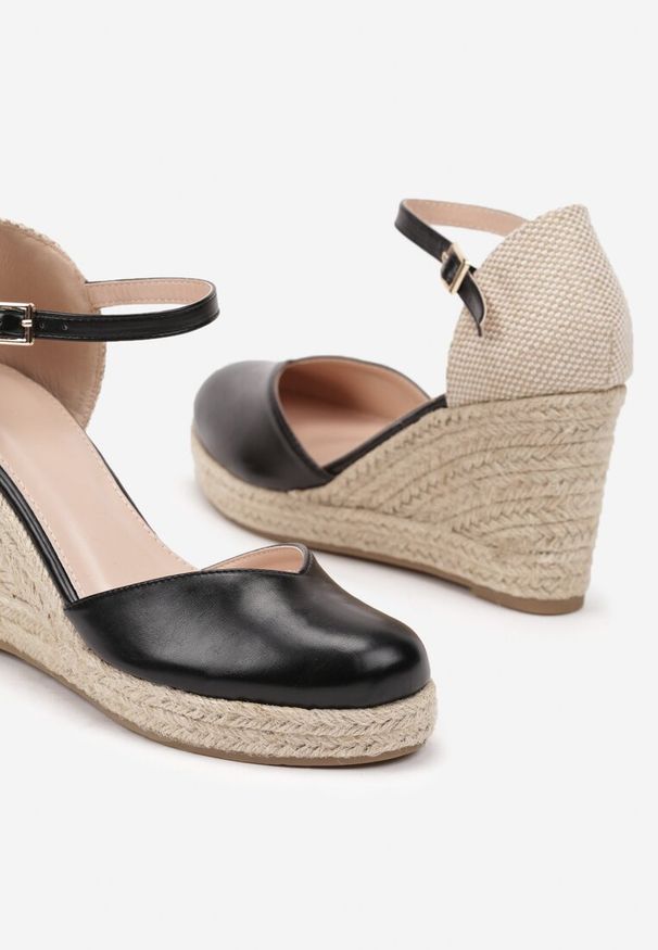 Renee - Czarne Sandały w Stylu Espadryli na Koturnie z Juty Nadolla. Kolor: czarny. Obcas: na koturnie