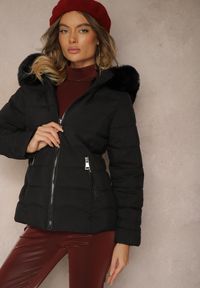 Renee - Czarna Pikowana Kurtka Mocno Ocieplana z Odpinanym Kapturem z Futrzanym Wykończeniem Nealith. Okazja: na co dzień. Kolor: czarny. Materiał: futro. Styl: elegancki, casual #5