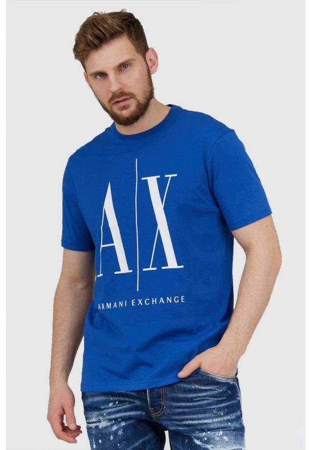 Armani Exchange - ARMANI EXCHANGE Niebieski t-shirt męski z dużym logo. Kolor: niebieski. Materiał: prążkowany