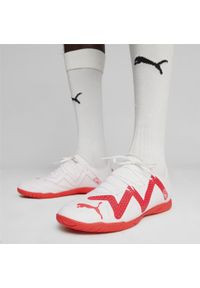 Buty piłkarskie męskie Puma Future Play It. Zapięcie: sznurówki. Kolor: czerwony, wielokolorowy. Materiał: materiał, syntetyk. Szerokość cholewki: normalna. Sport: piłka nożna