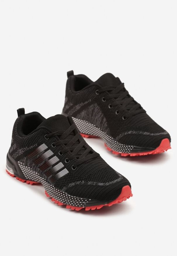 Renee - Czarno-Czerwone Sneakersy w Sportowym Stylu Luricca. Okazja: na co dzień. Kolor: czarny. Sezon: wiosna, lato. Sport: fitness