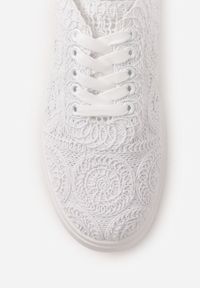 Renee - Białe Sneakersy Boho na Platformie Zdobione Plecionym Wzorem Abilama. Kolor: biały. Materiał: jeans, zamsz. Szerokość cholewki: normalna. Wzór: aplikacja. Obcas: na platformie #5