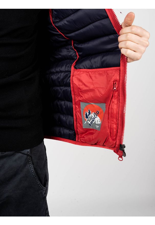 Invicta Kurtka "Down Jacket" | 4431449 | Mężczyzna | Czerwony. Okazja: na co dzień. Typ kołnierza: kaptur. Kolor: czerwony. Materiał: poliamid. Wzór: aplikacja. Styl: casual