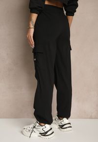 Renee - Czarne Spodnie z Bawełną Typu Cargo High Waist Puvoria. Okazja: na co dzień, na spacer. Stan: podwyższony. Kolor: czarny. Materiał: bawełna. Styl: casual #4
