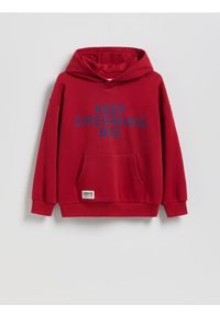 Reserved - Bluza z kapturem - czerwony. Typ kołnierza: kaptur. Kolor: czerwony. Materiał: bawełna, dzianina