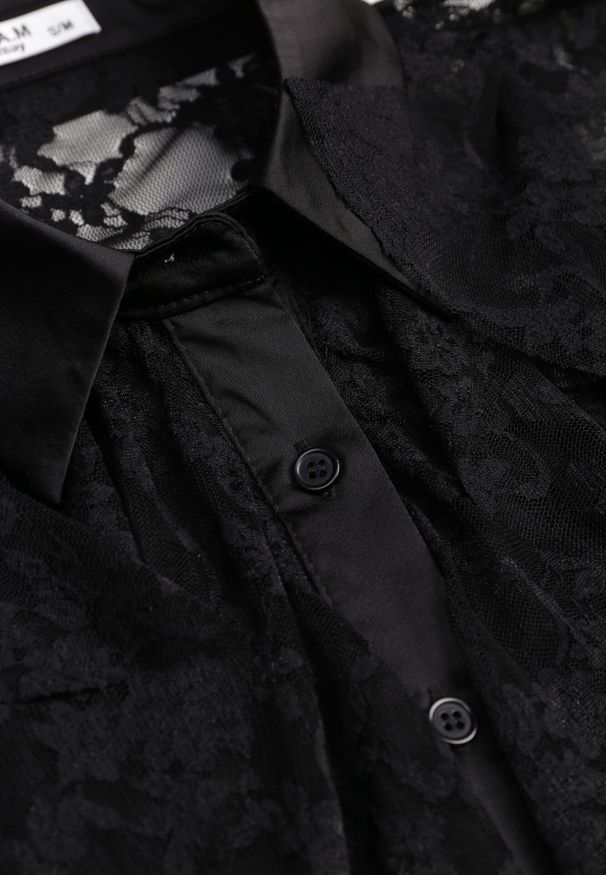 Born2be - Czarna Koszula Koronkowa z Wiskozy z Bawełną Ozdobiona Falbanami Hermerine. Kolor: czarny. Materiał: wiskoza, bawełna, koronka. Wzór: aplikacja. Styl: klasyczny, elegancki