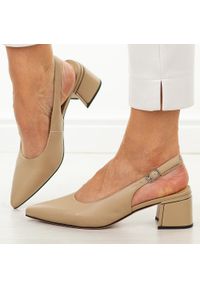 Beżowe skórzane czółenka damskie Cambell 98335. Okazja: na spotkanie biznesowe. Kolor: beżowy. Materiał: skóra. Szerokość cholewki: normalna. Sezon: wiosna, lato. Obcas: na obcasie. Styl: wizytowy, klasyczny, biznesowy, elegancki. Wysokość obcasa: średni #1