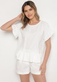 Born2be - Biała Bluzka o Kroju Oversize z Falbanami Livelle. Okazja: na co dzień. Kolor: biały. Materiał: jeans. Długość rękawa: krótki rękaw. Długość: krótkie. Styl: casual
