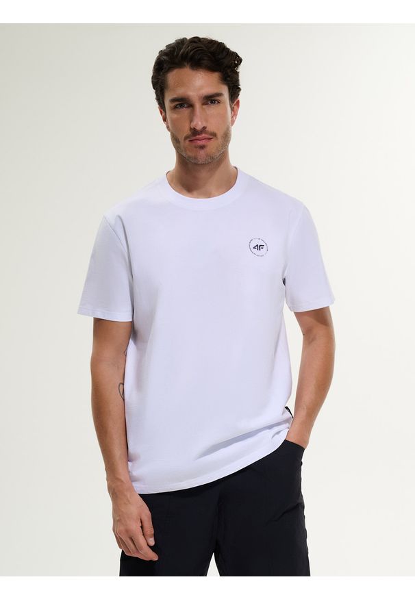 4f - 4F T-shirt relaxed z nadrukiem męski - biały M. Okazja: na co dzień. Kolor: biały. Materiał: materiał, bawełna, dzianina. Wzór: nadruk. Styl: casual