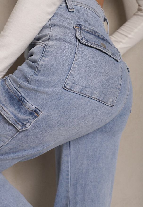 Renee - Jasnoniebieskie Szerokie Jeansy High Waist z Kieszeniami Leorrio. Okazja: na co dzień. Stan: podwyższony. Kolor: niebieski. Styl: elegancki, casual