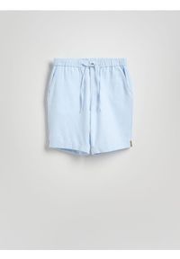 Reserved - Szorty regular z dodatkiem lnu - jasnoniebieski. Kolor: niebieski. Materiał: len