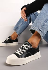 Renee - Czarne Sneakersy ze Skóry Naturalnej Osadzone na Niskiej Platformie Akeinal. Kolor: czarny. Materiał: skóra. Wzór: aplikacja. Obcas: na platformie #1
