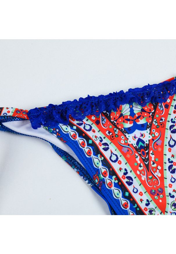 Intica - Strój kąpielowy dwuczęściowy z wiązaniem na plażę Daphna. Kolor: wielokolorowy. Materiał: materiał