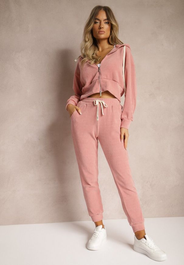 Renee - Różowe Dresowe Spodnie z Dodatkiem Bawełny High Waist z Gumką w Pasie Pesaria. Okazja: na co dzień. Stan: podwyższony. Kolor: różowy. Materiał: dresówka, bawełna. Styl: casual