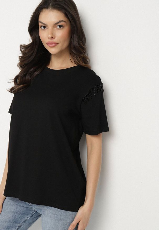 Born2be - Czarny Bawełniany T-shirt Ozdobiony Koralikami Tlerra. Okazja: na co dzień. Kolor: czarny. Materiał: bawełna. Wzór: aplikacja. Sezon: lato, wiosna. Styl: klasyczny, sportowy, casual