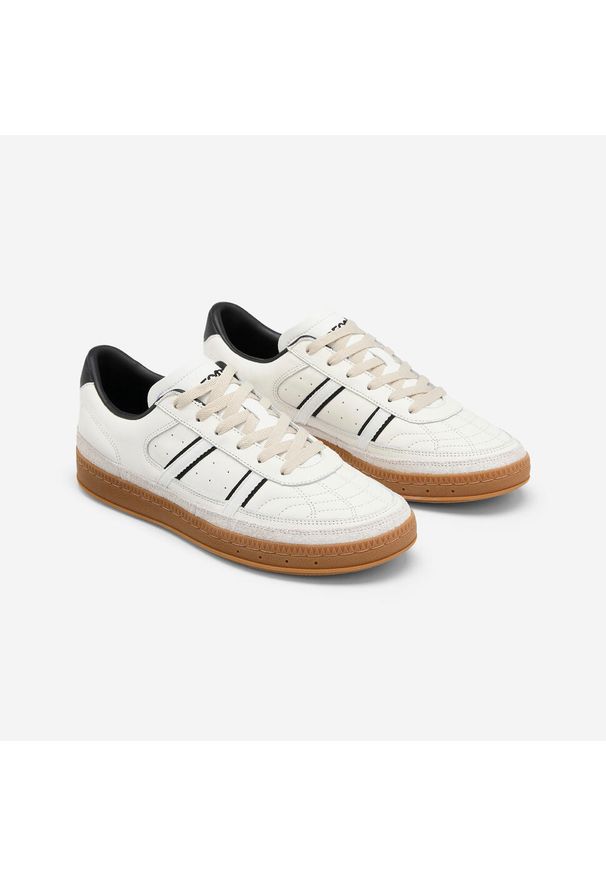 Decathlon - Sneakersy Player 80 skórzane. Okazja: na co dzień. Kolor: wielokolorowy, biały, beżowy. Materiał: skóra. Szerokość cholewki: normalna. Sport: turystyka piesza