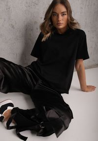 Renee - Czarny Bawełniany T-shirt o Kroju Oversize Neduna. Okazja: na co dzień. Kolor: czarny. Materiał: bawełna. Styl: elegancki, casual #1