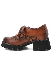 Brązowe Półbuty Laura Vita Eleganckie Buty Damskie. Okazja: na co dzień. Kolor: brązowy. Materiał: satyna, skóra. Szerokość cholewki: normalna. Wzór: aplikacja. Styl: elegancki #4