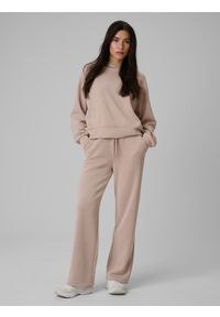 4f - 4F Spodnie dresowe z modalem damskie - beżowe XS. Stan: podwyższony. Kolor: beżowy. Materiał: dresówka. Długość: do kostek. Wzór: gładki #1