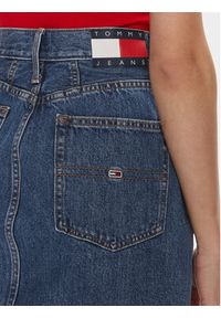 Tommy Jeans Spódnica jeansowa DW0DW17667 Niebieski Mom Fit. Kolor: niebieski. Materiał: bawełna