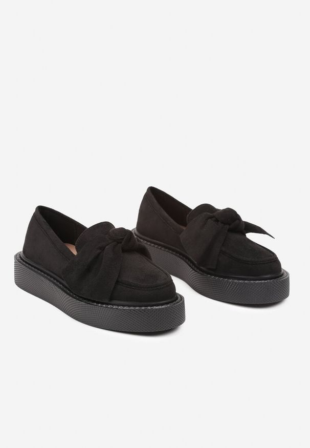 Born2be - Czarne Półbuty Mokasyny na Grubej Podeszwie z Kokardą Iritaria. Okazja: na co dzień. Kolor: czarny. Styl: casual