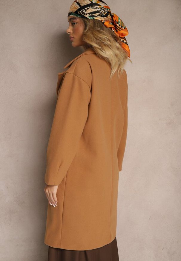 Renee - Ciemnobeżowy Płaszcz Dwurzędowy Długi Tadde. Kolor: brązowy. Długość: długie