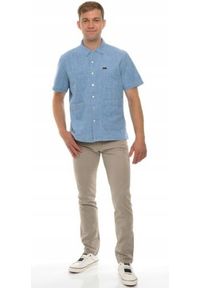 Lee - LEE 4 PKT RESORT SHIRT RELAXED FIT MĘSKA KOSZULA JEANSOWA KRÓTKI RĘKAW SUMMER BLUE L67QNSNJ. Materiał: jeans. Długość rękawa: krótki rękaw. Długość: krótkie