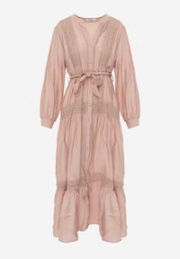 Renee - Jasnoróżowa Wiskozowa Sukienka o Rozkloszowanym Kroju z Wiązanym Paskiem i Koronką Reisavien. Okazja: na spacer, na co dzień. Typ kołnierza: dekolt w serek. Kolor: różowy. Materiał: wiskoza, koronka. Wzór: koronka. Typ sukienki: rozkloszowane. Styl: casual, elegancki #6