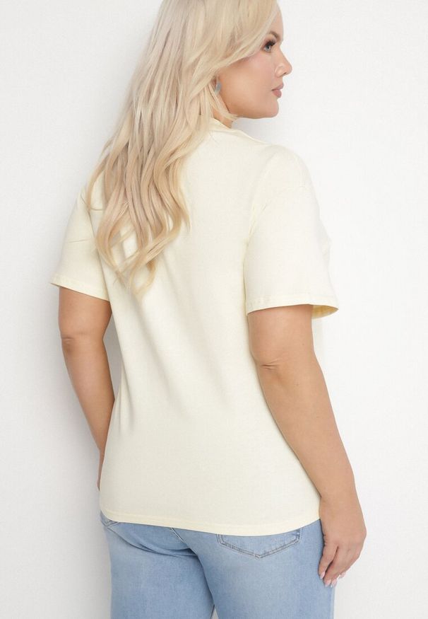 Born2be - Żółty Bawełniany T-shirt z Ozdobnym Napisem i Cyrkoniami Olisandra. Okazja: na co dzień. Kolekcja: plus size. Kolor: żółty. Materiał: bawełna. Wzór: napisy. Styl: klasyczny, casual