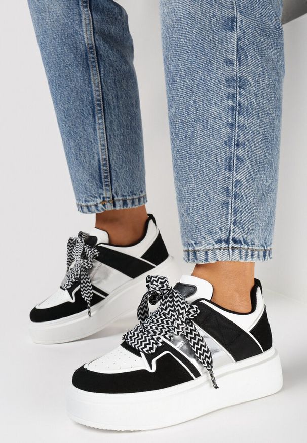 Born2be - Biało-Czarne Sneakersy na Grubej Podeszwie z Przeszyciami i Zdobionymi Sznurówkami Nalveri. Kolor: biały. Wzór: aplikacja