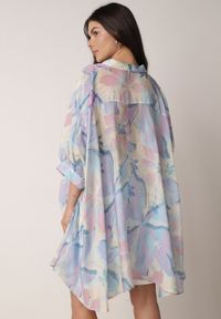 Born2be - Niebieska Oversizowa Koszula z Bawełną o Kroju Typu Nietoperz Nyletia. Okazja: na co dzień. Typ kołnierza: kołnierzyk klasyczny. Kolor: niebieski. Materiał: bawełna. Sezon: wiosna, lato. Styl: elegancki, klasyczny, casual #3