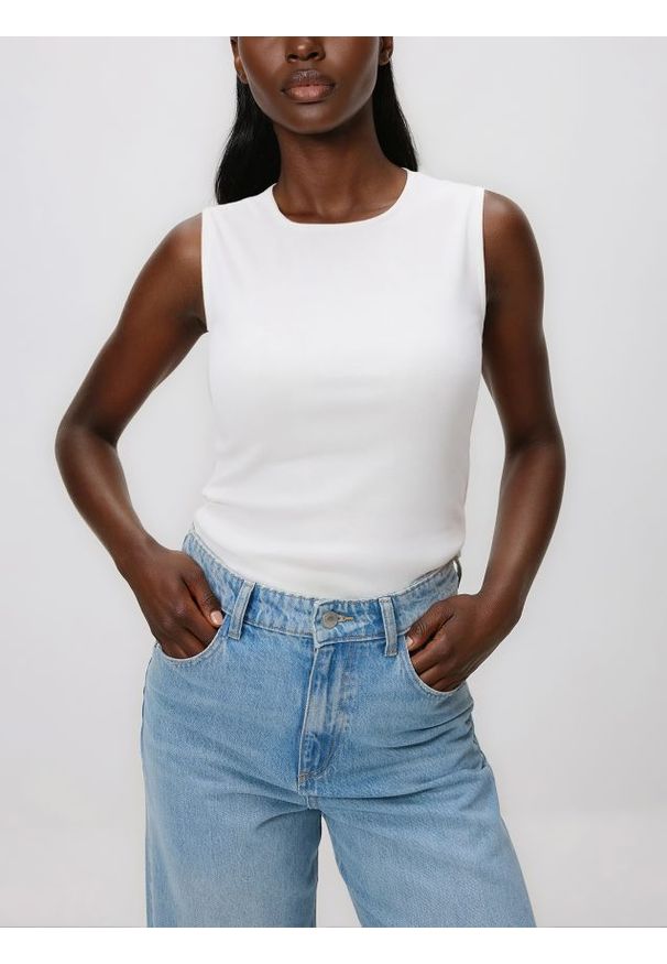 Reserved - Top z wiskozą - złamana biel. Materiał: wiskoza