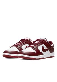 Nike Dunk Low Retro "Team Red" Sneakersy męskie. Okazja: na co dzień. Kolor: biały. Materiał: jeans, guma, skóra. Szerokość cholewki: normalna. Sezon: lato #2