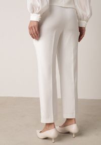 Born2be - Białe Eleganckie Spodnie Garniturowe VICES z Kieszeniami Zervia. Okazja: na co dzień. Kolor: biały. Styl: elegancki #4