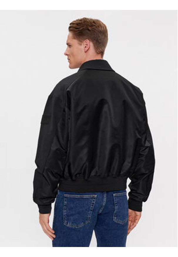 Calvin Klein Kurtka bomber Sateen K10K112370 Czarny Regular Fit. Kolor: czarny. Materiał: syntetyk