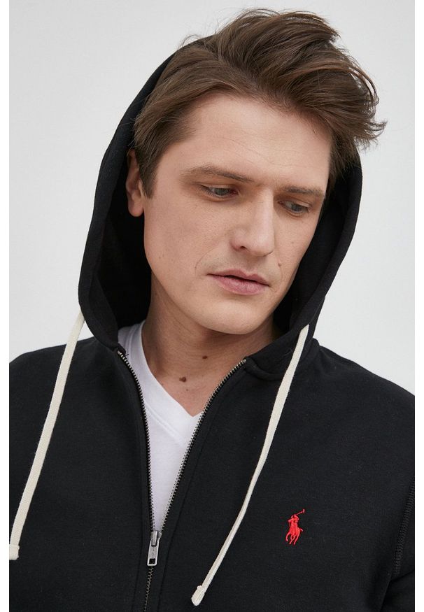 Polo Ralph Lauren bluza męska kolor czarny z kapturem gładka. Okazja: na co dzień. Typ kołnierza: polo, kaptur. Kolor: czarny. Materiał: poliester, dzianina. Wzór: gładki. Styl: casual